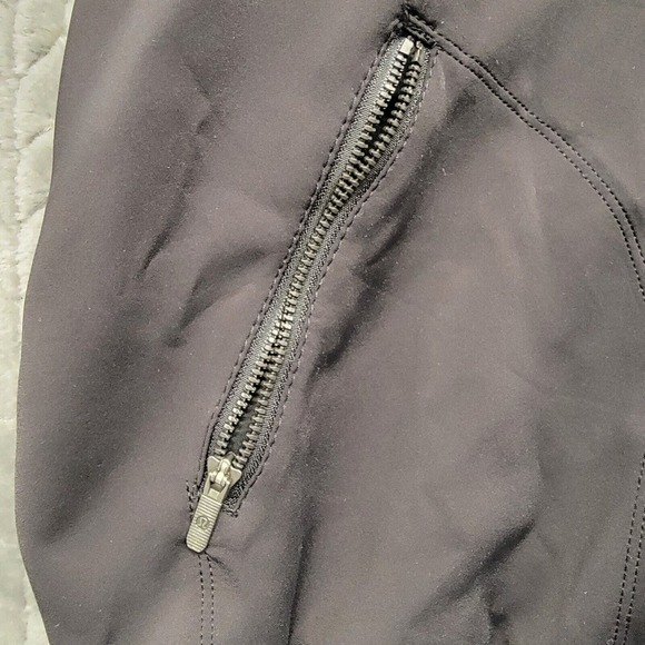 Lululemon Swept Along Bomber Jacket Women’s Black Satin Back Size XS On The Move - Picture 11 of 16